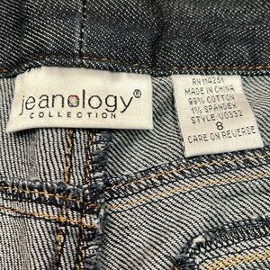 Jeanology Collection Cropped Jeans. Size 8. Zippers up legs. EUC. Very Unique